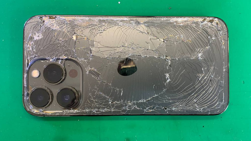 Ремонт и замена задней стеклянной крышки на iPhone 13 Pro